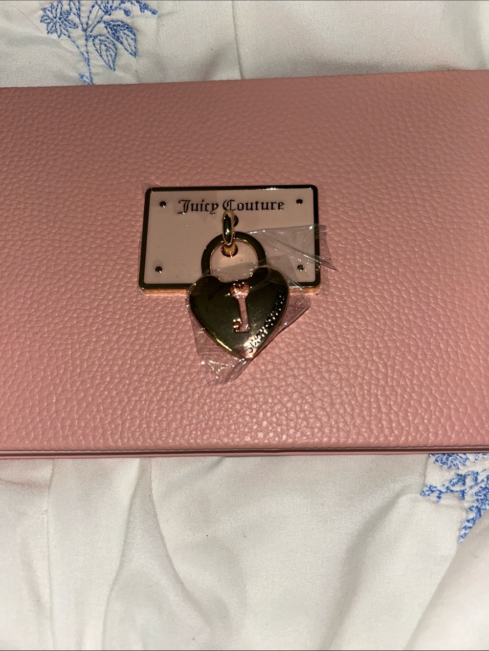 NWT Juicy Couture Rose Pink Eyeshadow Palette with Heart Padlock